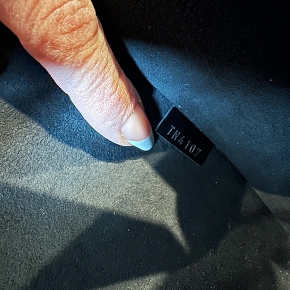 Louis Vuitton Limited Edition Essential V Platine Epi Strap Clutch Pouch - - Picture 8 of 9